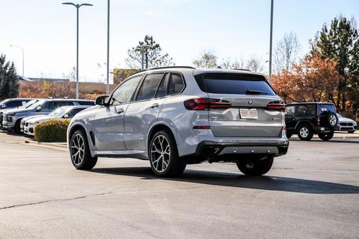2026 BMW X5 M60i