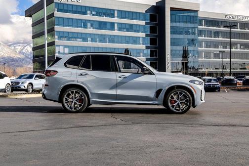 2026 BMW X5 M60i