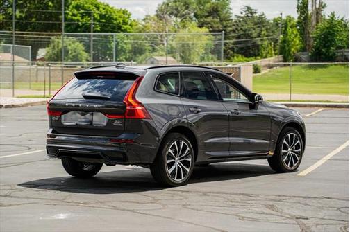 2024 Volvo XC60 B5 Plus Dark Theme