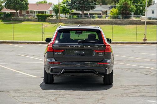 2024 Volvo XC60 B5 Plus Dark Theme
