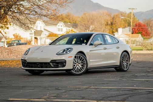 2023 Porsche Panamera 4 Platinum Edition