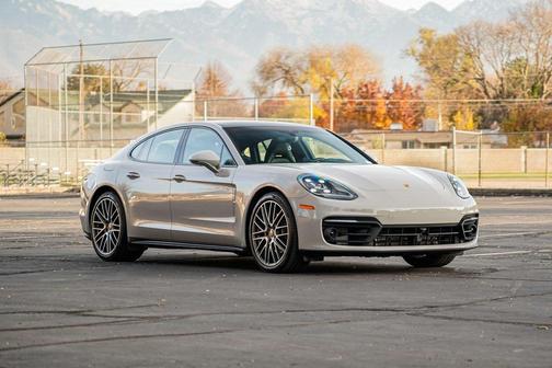 2023 Porsche Panamera 4 Platinum Edition