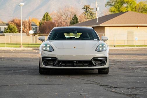 2023 Porsche Panamera 4 Platinum Edition