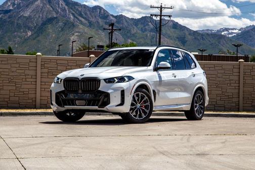 Mineral White Metallic 2026 BMW X5 xDrive40i
