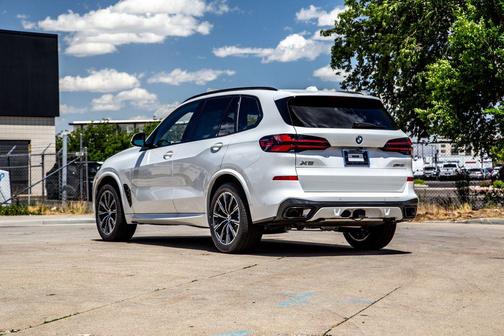 Mineral White Metallic 2026 BMW X5 xDrive40i