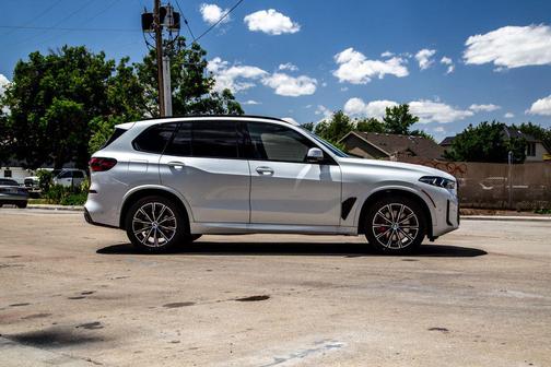 Mineral White Metallic 2026 BMW X5 xDrive40i