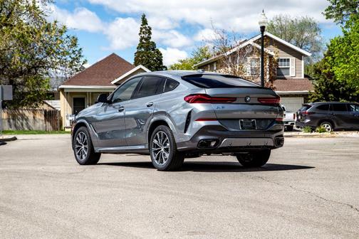 Skyscraper Grey Metallic 2026 BMW X6 xDrive40i