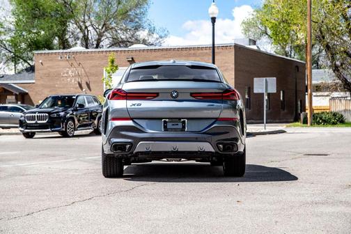 Skyscraper Grey Metallic 2026 BMW X6 xDrive40i
