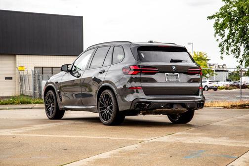 Dravit Grey Metallic 2026 BMW X5 M60i