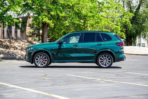 Manhattan Green Metallic 2026 BMW X5 xDrive40i