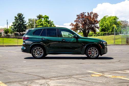 Manhattan Green Metallic 2026 BMW X5 xDrive40i