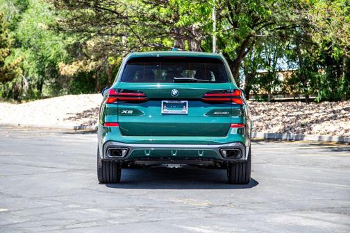 Manhattan Green Metallic 2026 BMW X5 xDrive40i