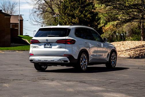 Alpine White 2026 BMW X5 PHEV xDrive50e
