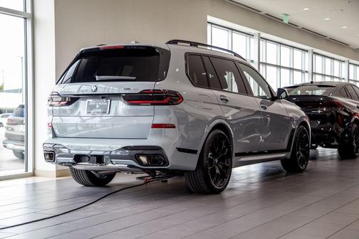 C4p 2027 BMW X7 xDrive40i