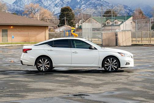 2022 Nissan Altima SR Intelligent AWD