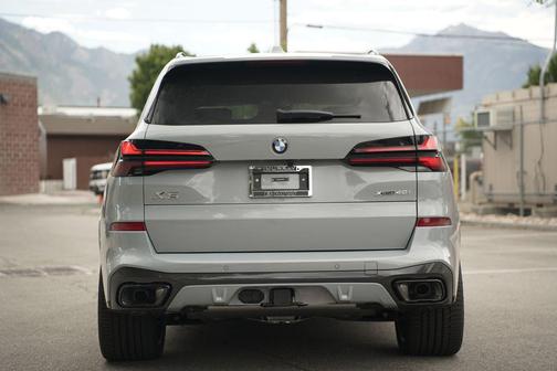 Brooklyn Grey Metallic 2026 BMW X5 xDrive40i
