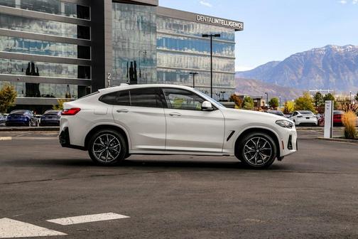 2025 BMW X4 xDrive30i