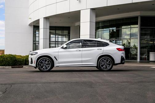 2025 BMW X4 xDrive30i