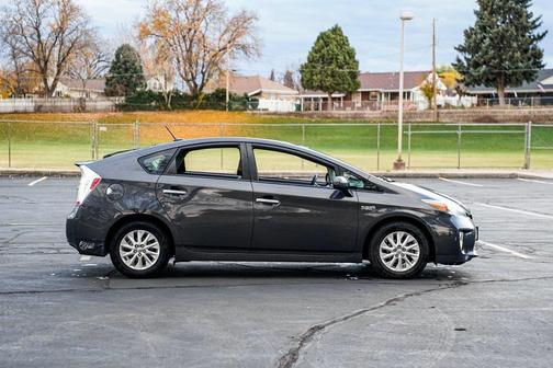 2014 Toyota Prius Plug-in Base