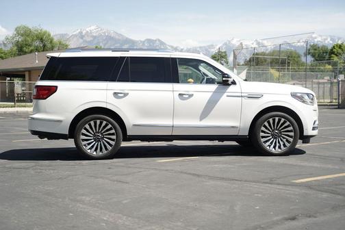 White Platinum 2019 Lincoln Navigator Reserve