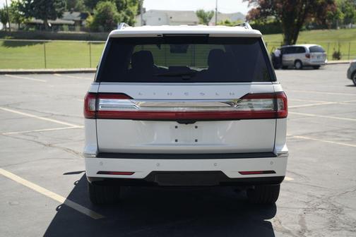 White Platinum 2019 Lincoln Navigator Reserve