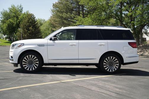 White Platinum 2019 Lincoln Navigator Reserve