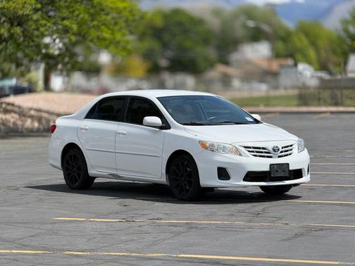 Super White 2013 Toyota Corolla LE
