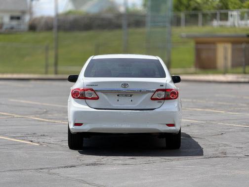 Super White 2013 Toyota Corolla LE