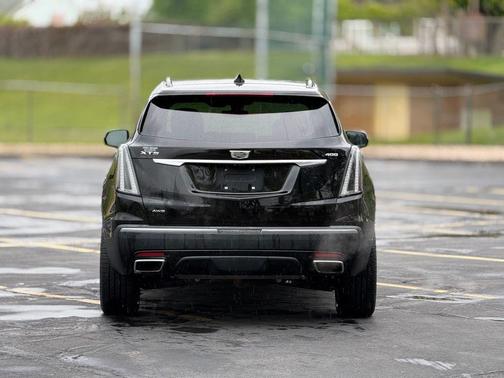 Stellar Black Metallic 2022 Cadillac XT5 Sport