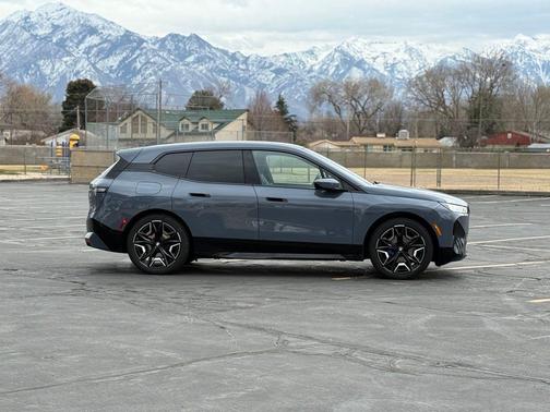 2025 BMW iX xDrive50