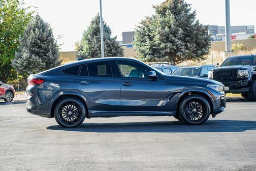 2021 BMW X6 M50i