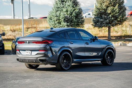 2021 BMW X6 M50i