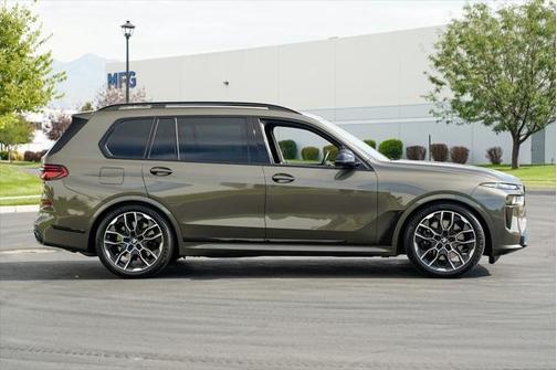 2025 BMW X7 M60i