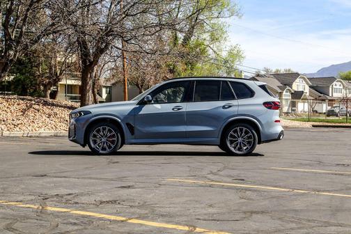 Grey 2026 BMW X5 xDrive40i