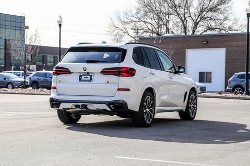 2026 BMW X5 M60i