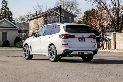 2026 BMW X5 M60i