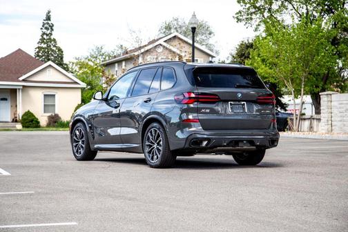 Dravit Grey Metallic 2026 BMW X5 PHEV xDrive50e