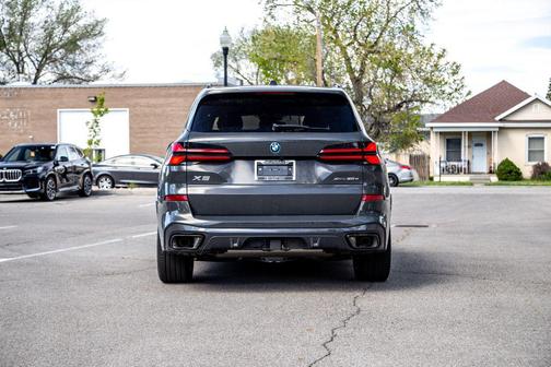 Dravit Grey Metallic 2026 BMW X5 PHEV xDrive50e