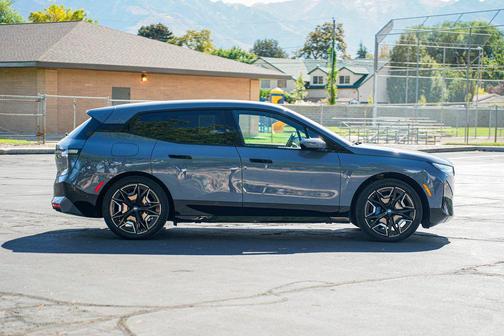 2025 BMW iX xDrive50