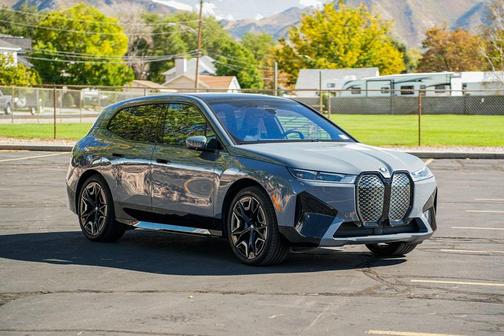 2025 BMW iX xDrive50