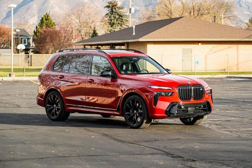 2025 BMW X7 M60i