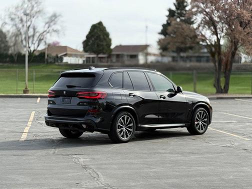 Black Sapphire Metallic 2023 BMW X5 PHEV xDrive45e