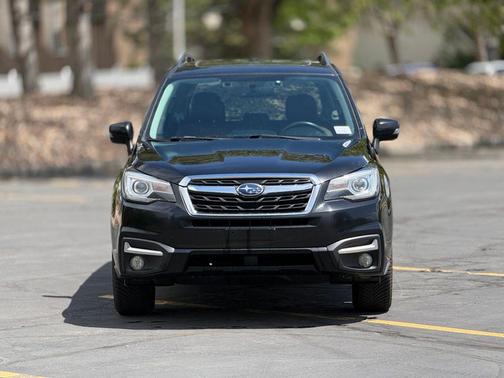 Crystal Black Silica 2018 Subaru Forester 2.5i Touring