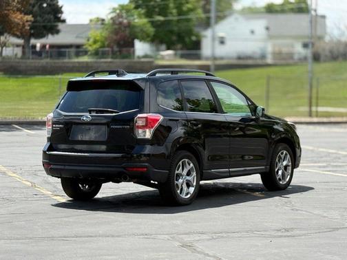 Crystal Black Silica 2018 Subaru Forester 2.5i Touring