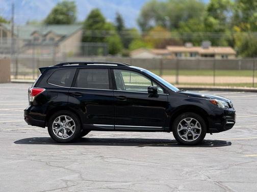 Crystal Black Silica 2018 Subaru Forester 2.5i Touring