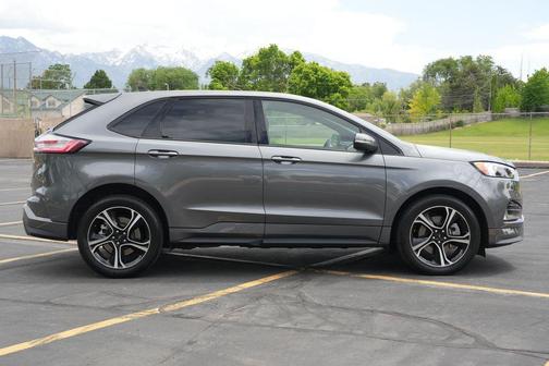 Carbonized Gray Metallic 2022 Ford Edge ST