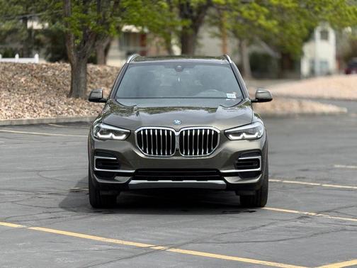 Manhattan Green Metallic 2023 BMW X5 PHEV xDrive45e