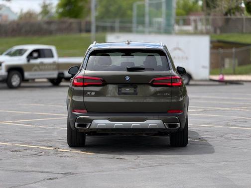 Manhattan Green Metallic 2023 BMW X5 PHEV xDrive45e