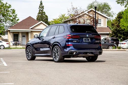 Tanzanite Blue II Metallic 2026 BMW X5 PHEV xDrive50e