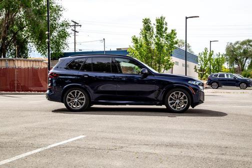 Tanzanite Blue II Metallic 2026 BMW X5 PHEV xDrive50e